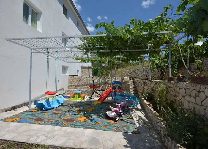 Apartament 1 *