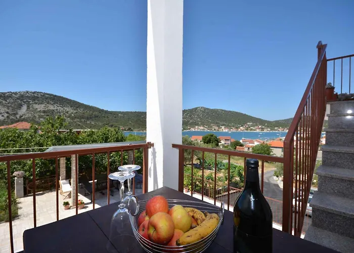 Apartament 1 *